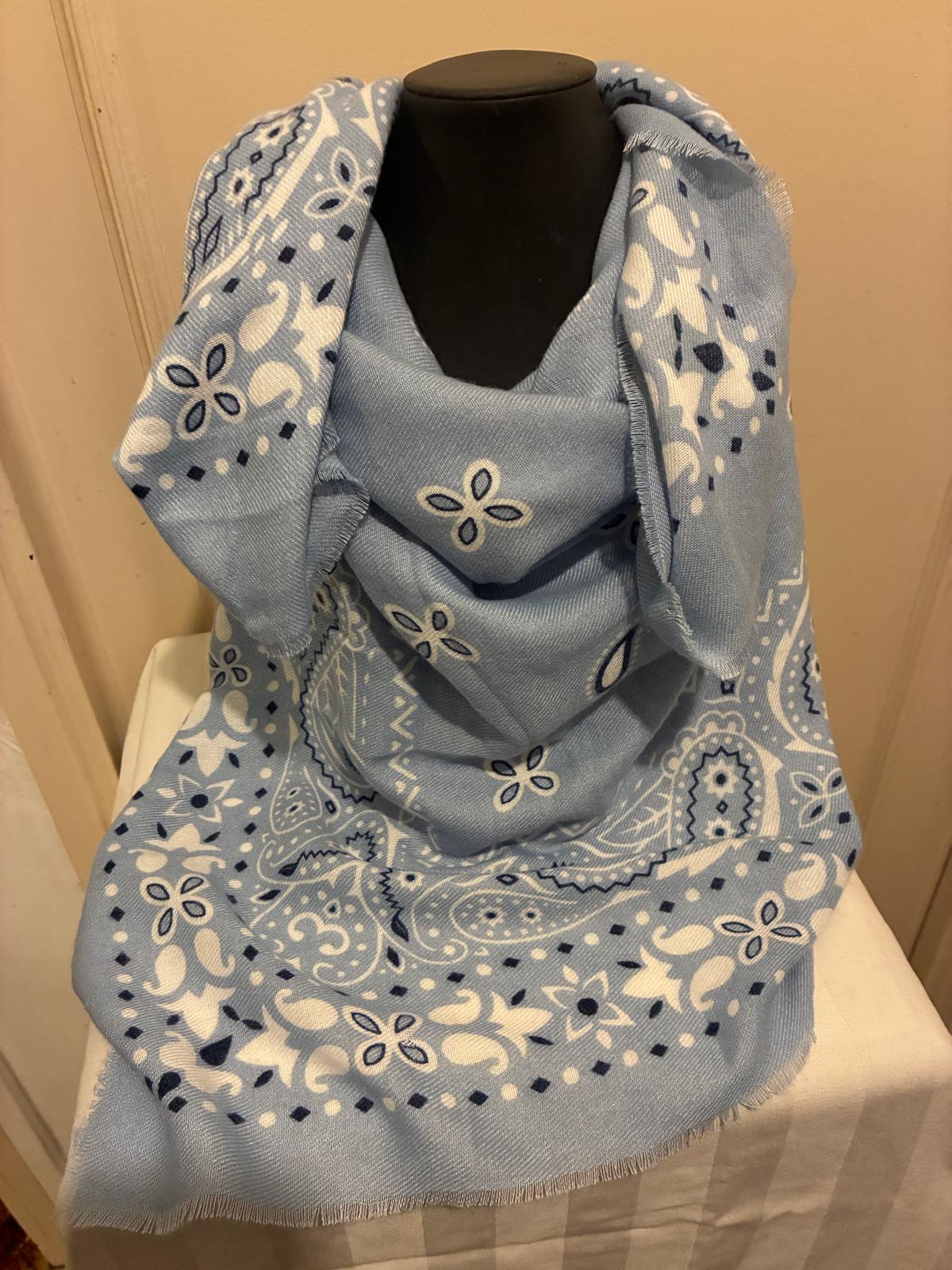 ✨Foulard tendance plusieurs coloris disponibles ✨